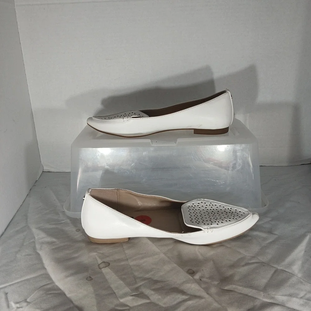 Jones New York‎ Samantha Flats 6 White Laser Cut Pointed Toe Loafers Career